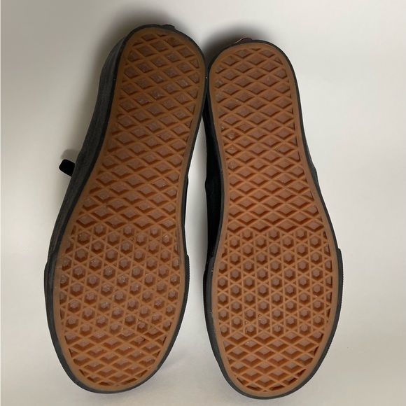 VANS•CLASSIC BLACK CANVAS•WOMENS 7.5 / MENS 6 - Picture 5 of 6